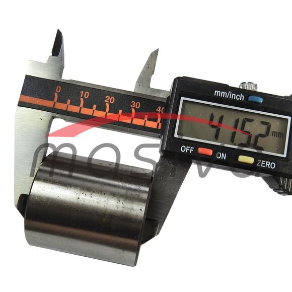 ČAURA OSOVINE REDUKUKTORA TANJA IMT-558    560.01.234-2