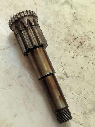 OSOVINA MEĐUZUPČANIKA RAZVODA URSUS C-355/360  950426    IND-II-1