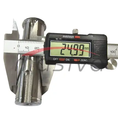 OSOVINA LANČANIKA POGONA UVLAČNOG LANCA BERAČA SIP-KK30 FI-25  L=95      MASIVA-1